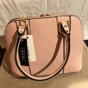 Shoulder bag with attachable strap